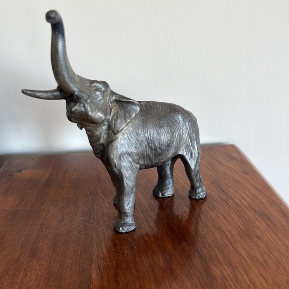 Fabulous Vintage Mid Century Metal Elephant Statue Figurine - Picture 7 of 10